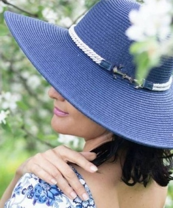 Со мной ты окунешься в мир страсти и наслаждения. Могу быть нежной кошечкой или страстной хищницей - выбор за тобой. Обладаю опытом, который сделает тебя безумно счастливым. Мои услуги - это профессиональный массаж, классика, орал, позы, анальный секс и многое другое. Мои фото и отзывы настоящие, этому подтверждение. Позволь себе погрузиться в мир наслаждения со мной. Я жду тебя, чтобы исполнить все твои фантазии. 💋 425, 42 года