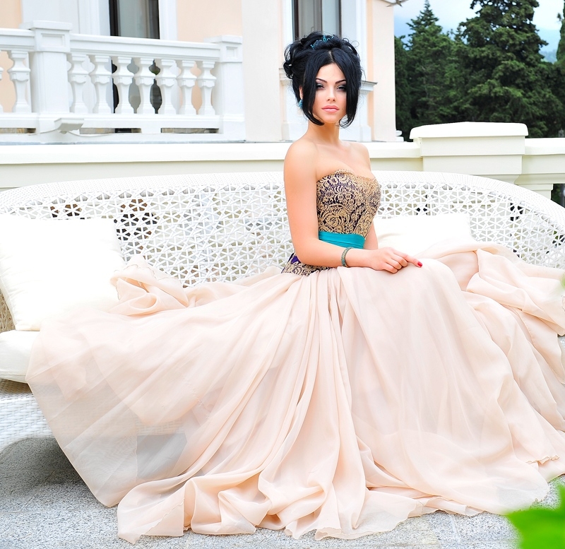 Строптивая блондиночка готова познакомить тебя с миром наслаждения и удовольствия. Я создам для тебя атмосферу страсти и похоти, в которой ты сможешь расслабиться и испытать настоящее блаженство. Звони, не стесняйся! 21945, 20 лет